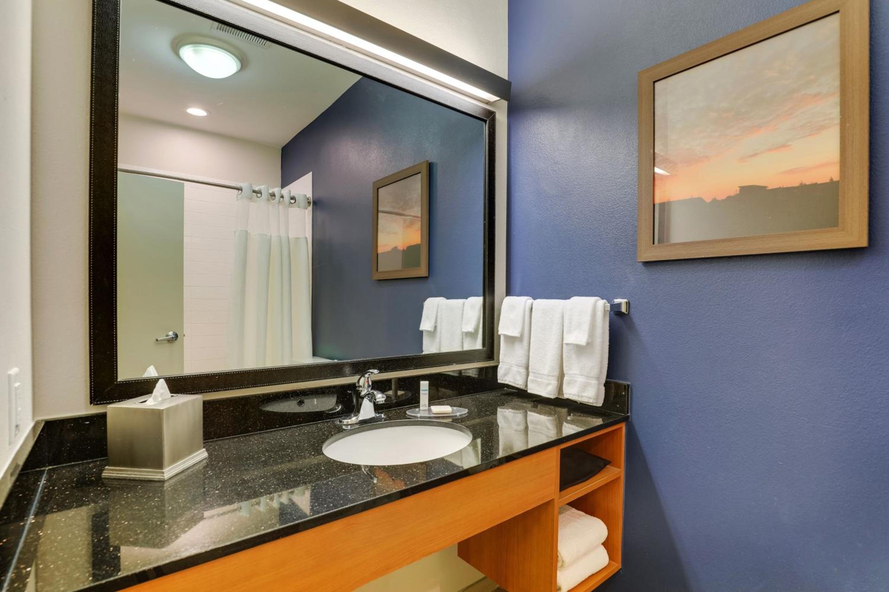 جناح بغرفة نوم واحدة مع أريكة، Fairfield Inn Suites Fort Worth I 30 West Near Nas Jrb 7/9