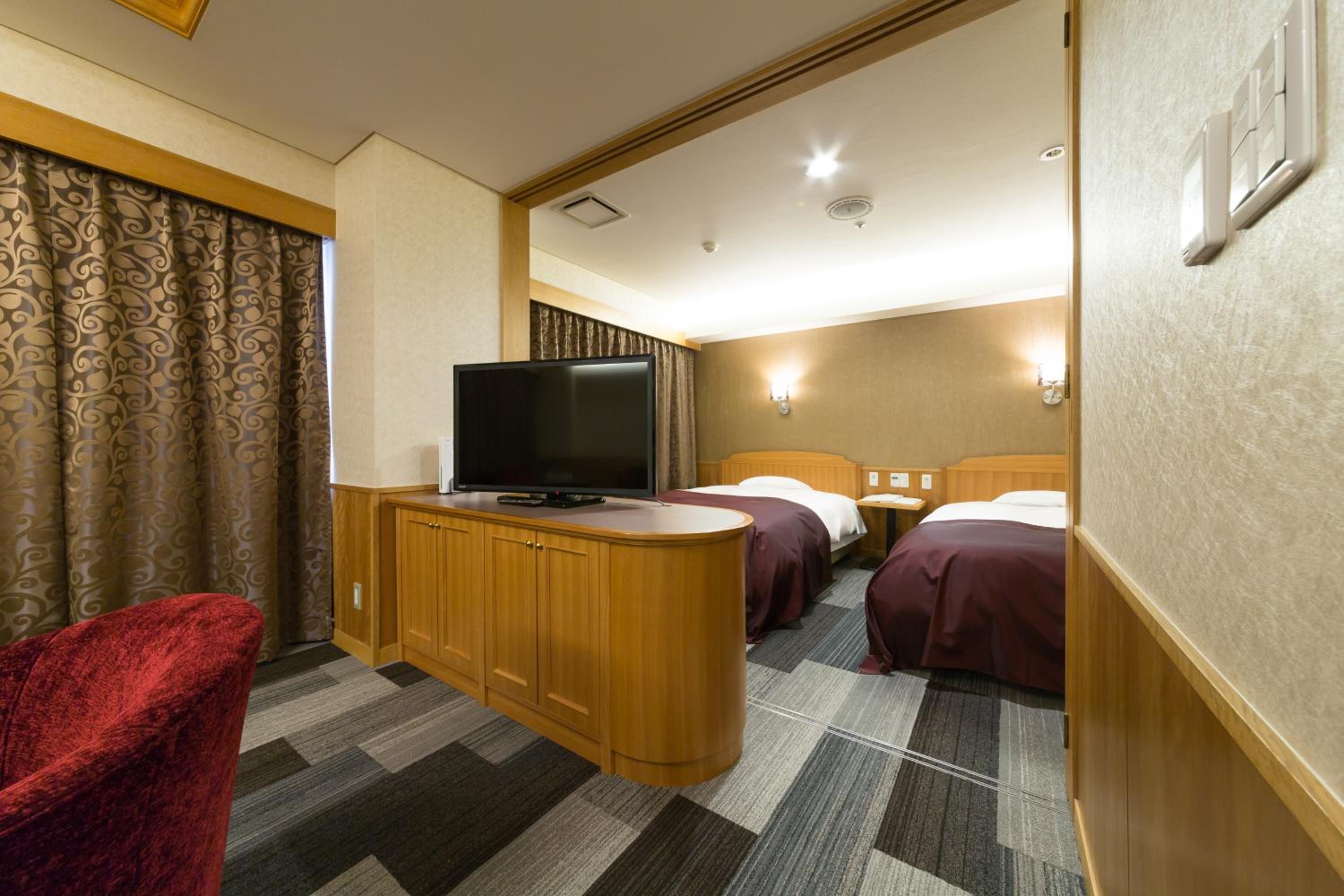 Kochi Pacific Hotel 11/52