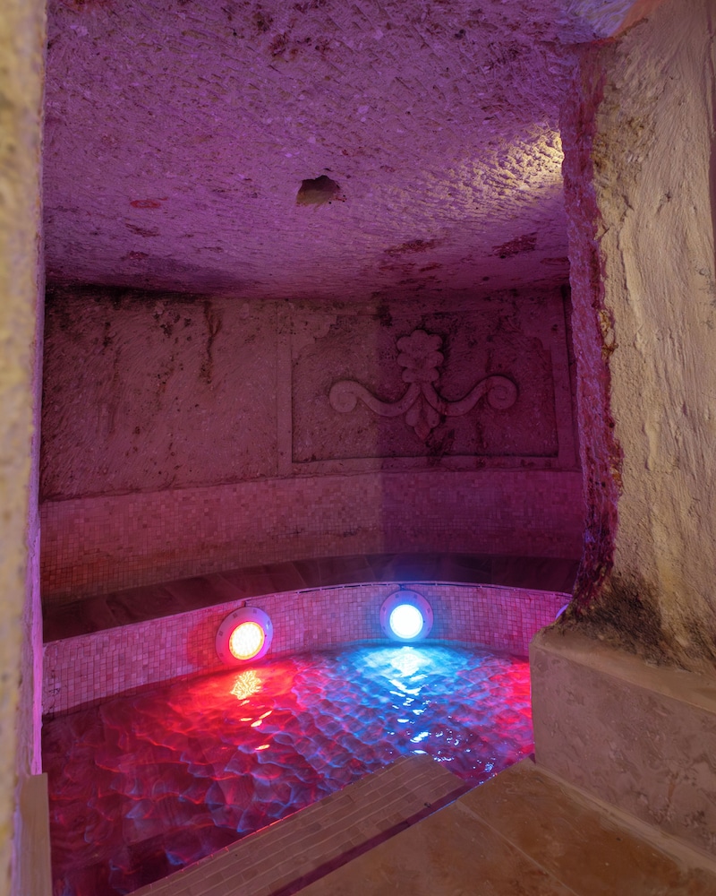 Bayar Cave Suite 32/60