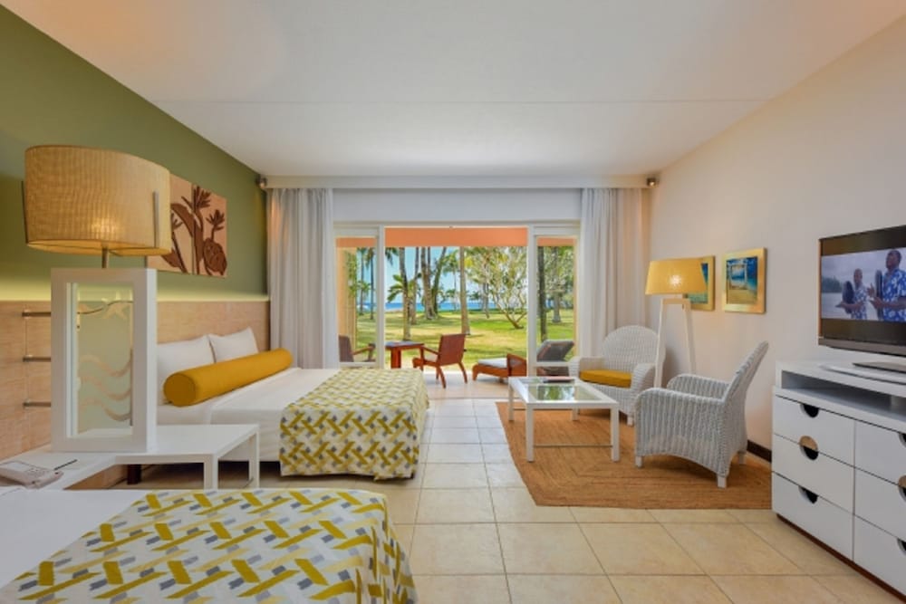 Victoria Beachcomber Resort and Spa 18/54