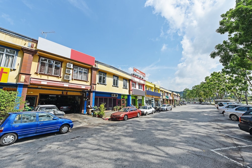 OYO 89656 Melati Hotel Nilai 24/28