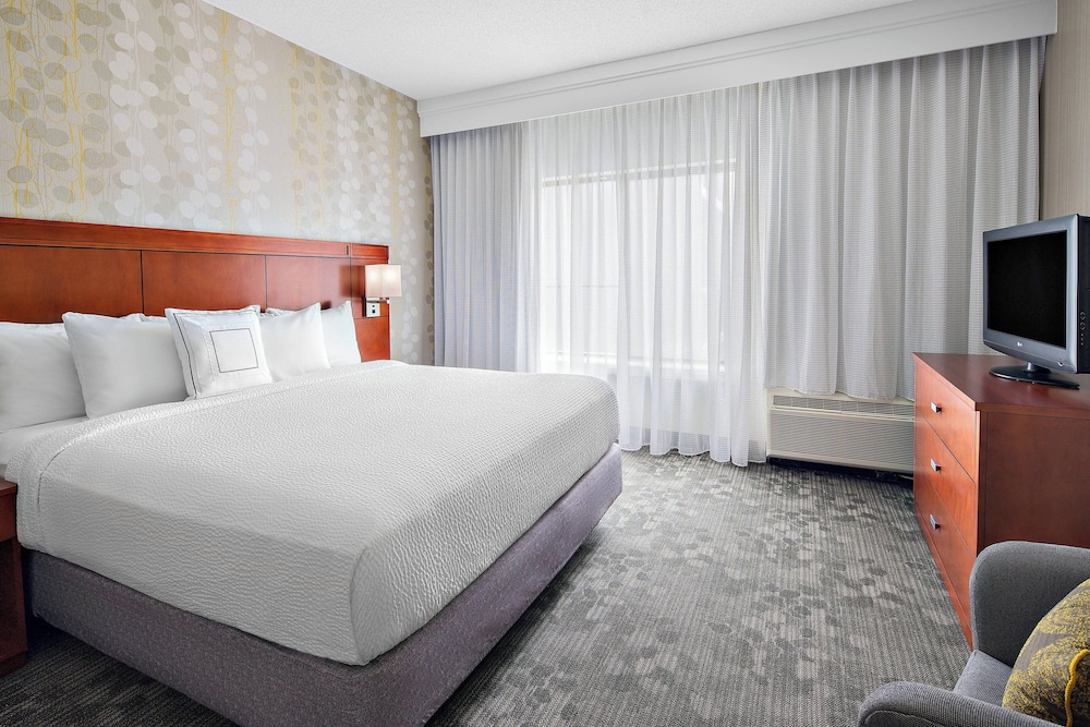 1 Bedroom, Suite, 2 Queen Beds, Sofa, Courtyard Pittsburgh Airport 2/10