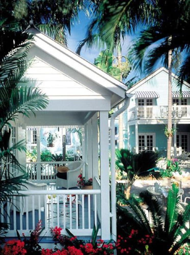 Marquesa Hotel 4/50