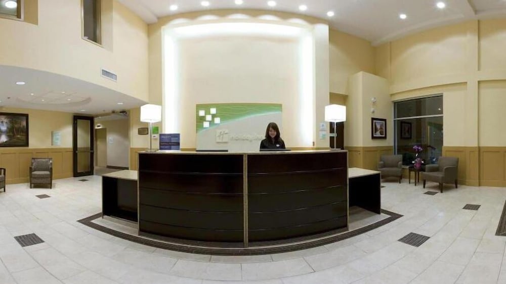 Holiday Inn Hotel Suites Surrey East Cloverdale 5/75