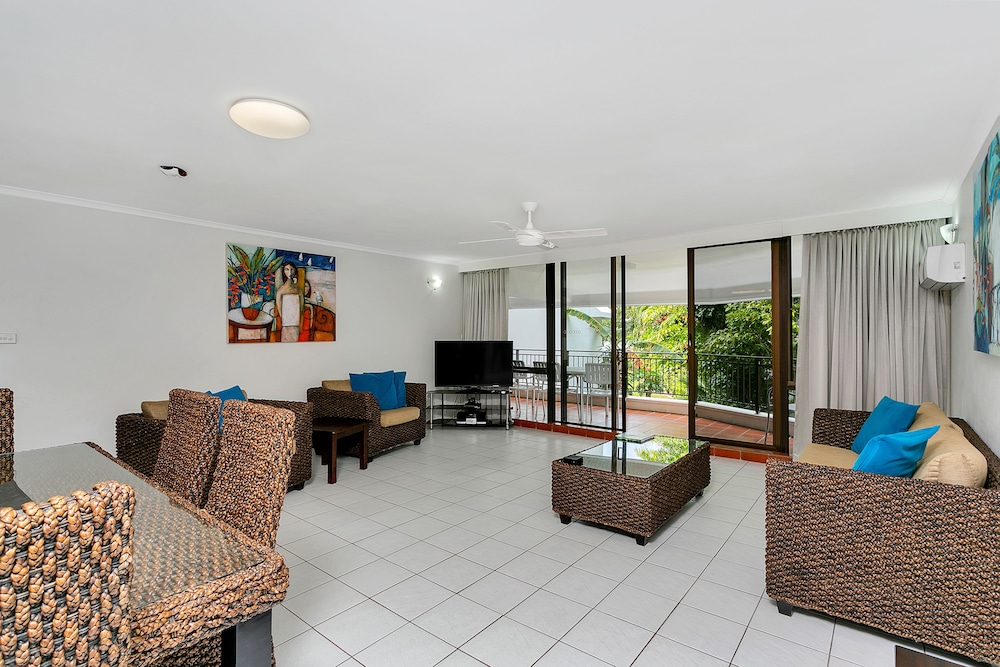 Roydon Beachfront Holiday Apartments 22/50