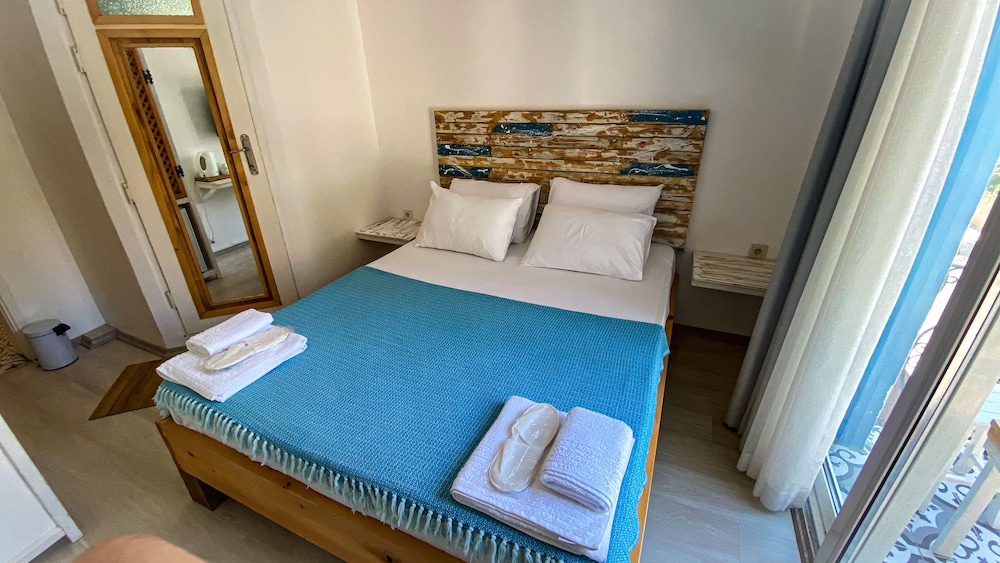 DELUXE, QUEEN BED