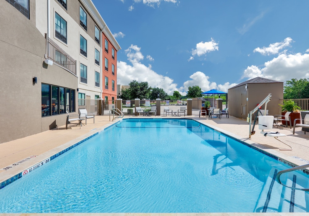 Holiday Inn Express Hotel & Suites San Antonio Nw Near Seaworld 5/76