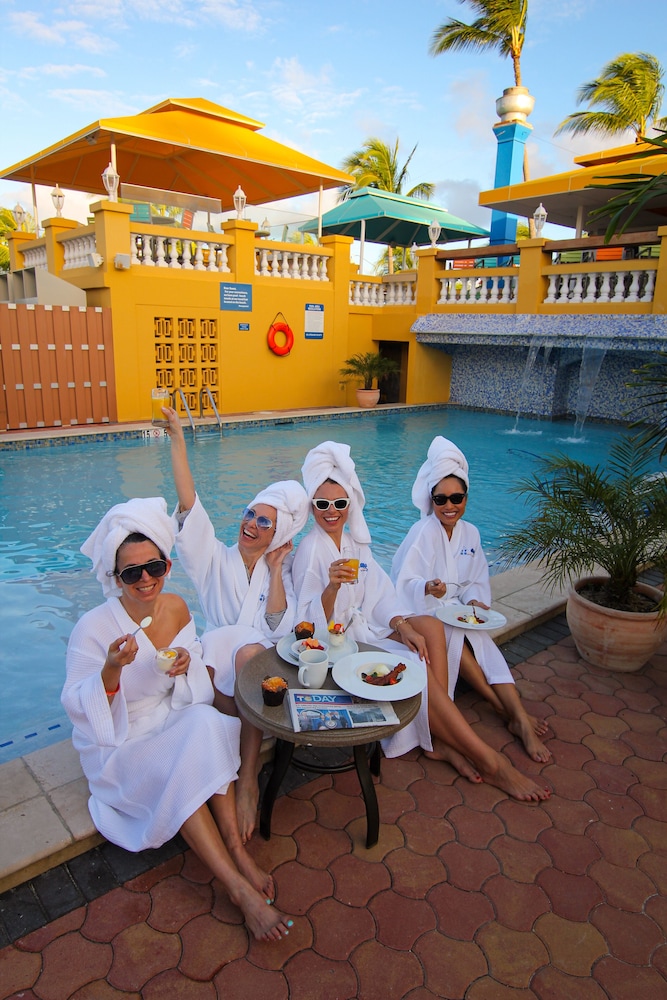 Amsterdam Manor Beach Resort 38/72