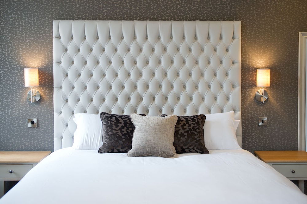 The County Hotel 26/50