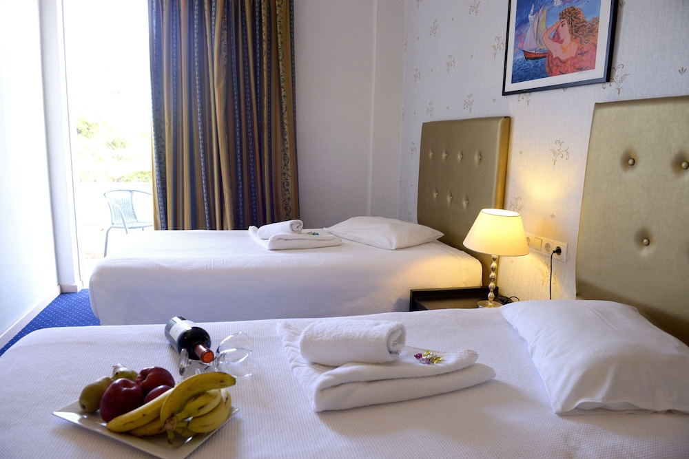 Phidias Hotel 16/69
