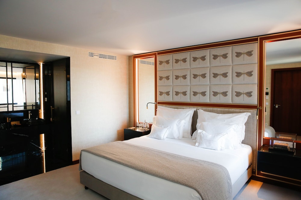 SUPERIOR, DOUBLE OR TWIN BED