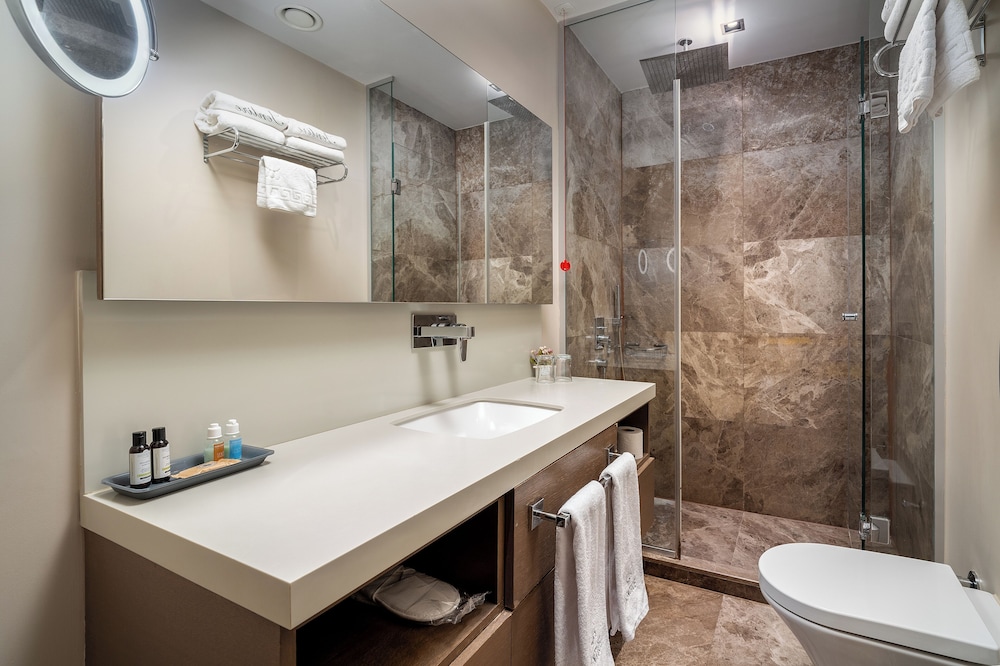 CONNECTING, FAMILY SUITE