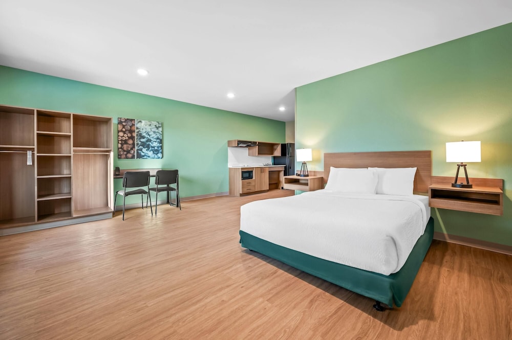 ECHO Suites Extended Stay By Wyndham Naples 39/86