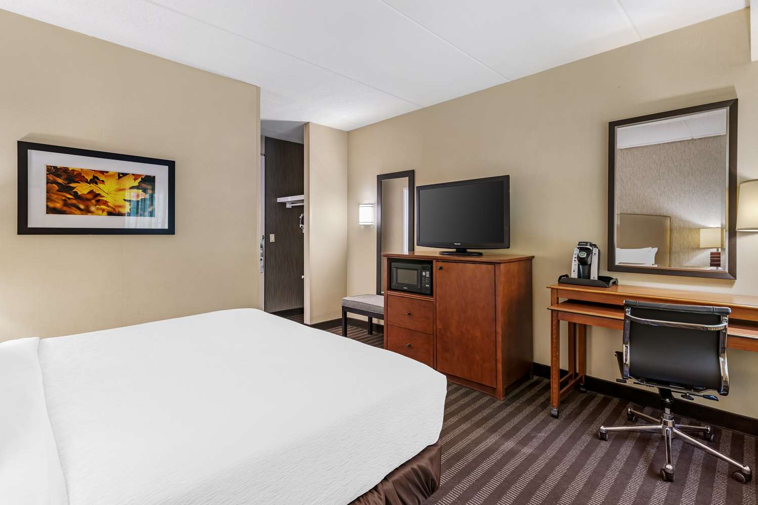غرفة بسرير كينج، Best Western Springfield Hotel 2/4