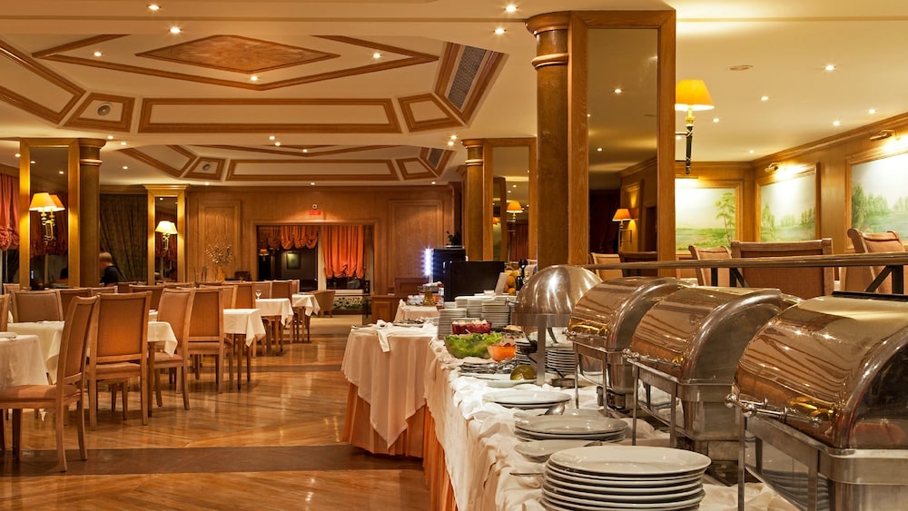 Carcavelos Beach Hotel 45/63