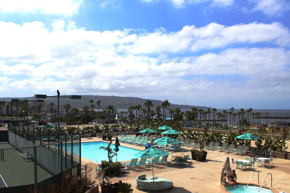 Sonesta Redondo Beach Marina 29/39