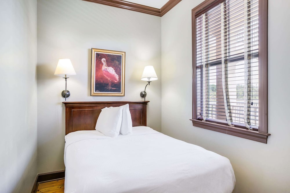 Water Street Hotel & Marina, an Ascend Collection Hotel 12/34