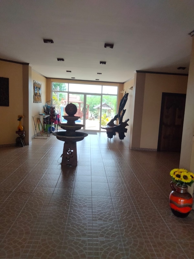 Changthai Comfort Guest House 16/40