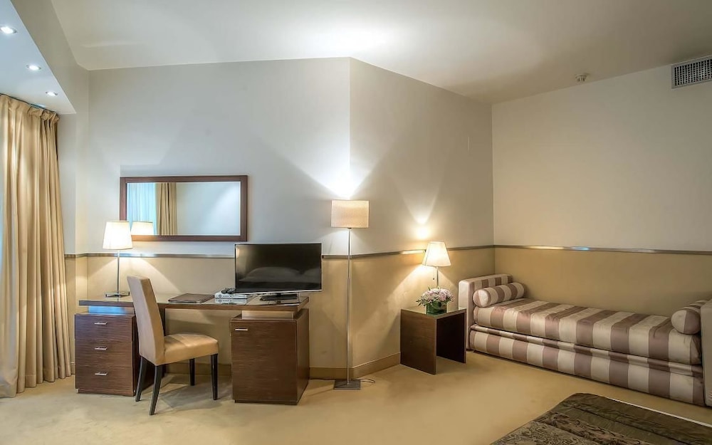 Mini Palace Hotel 42/64