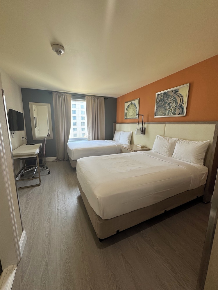 ROOM, TWIN BEDS