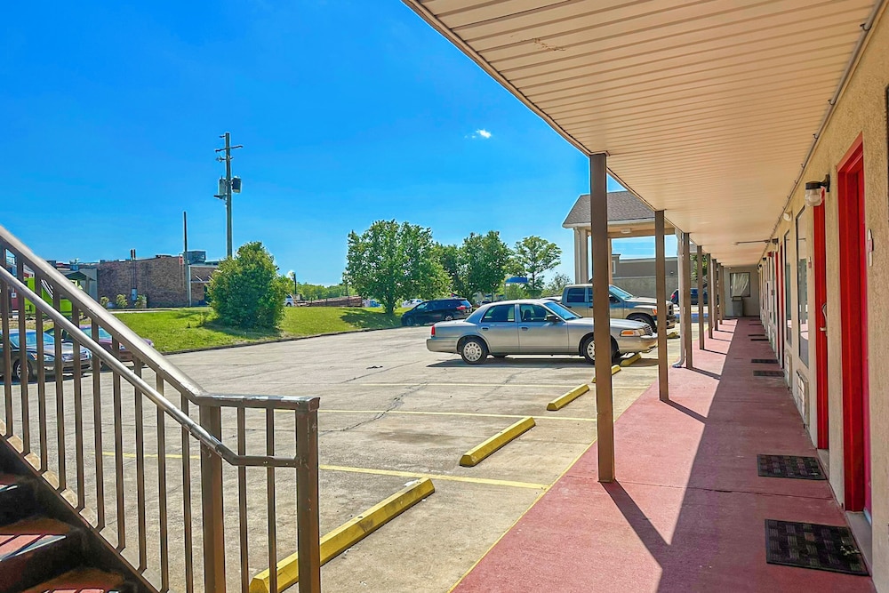 OYO Hotel East Macon I-75 49/74