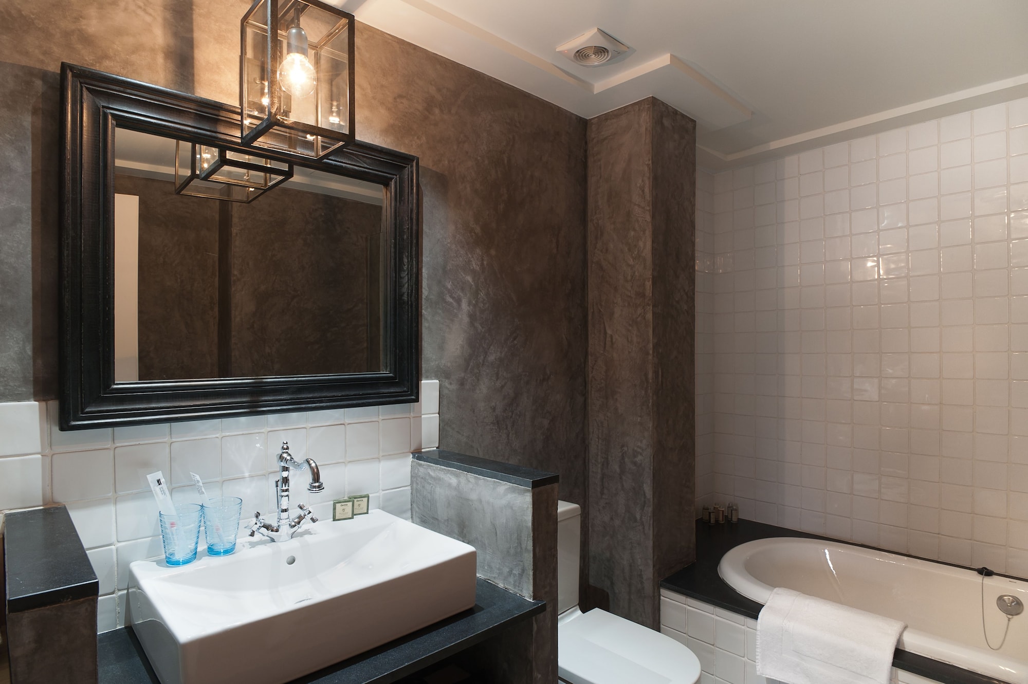 DELUXE, SUITE, KING BED