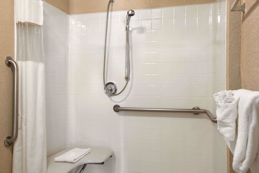 Days Inn by Wyndham Montrose 15/44