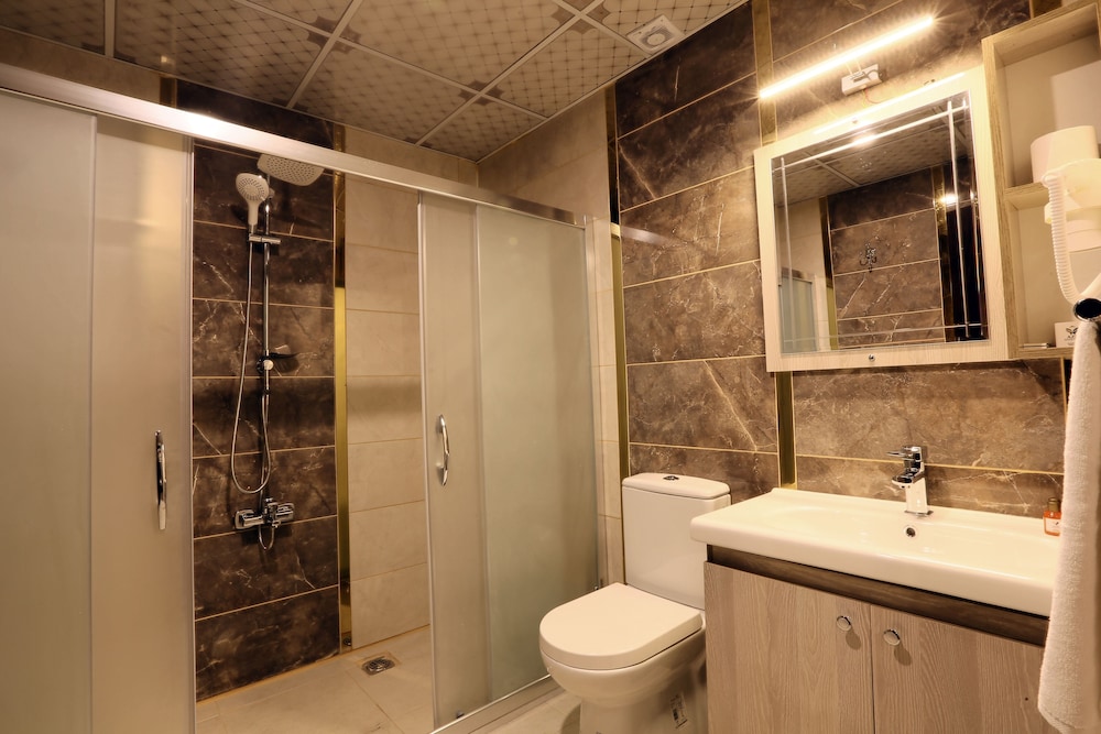 Azd House Hotel 46/50