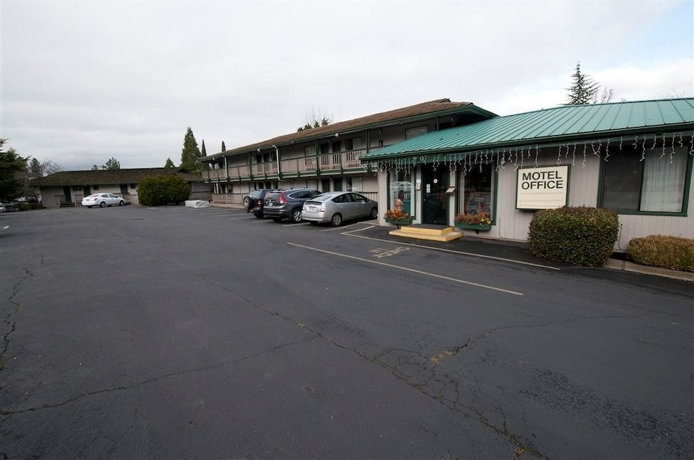 Cedarwood Inn of Ashland 59/66