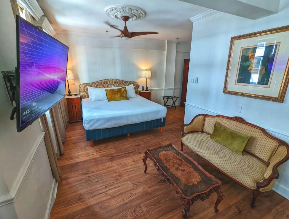 Vintage, Superior, Suite, King Bed