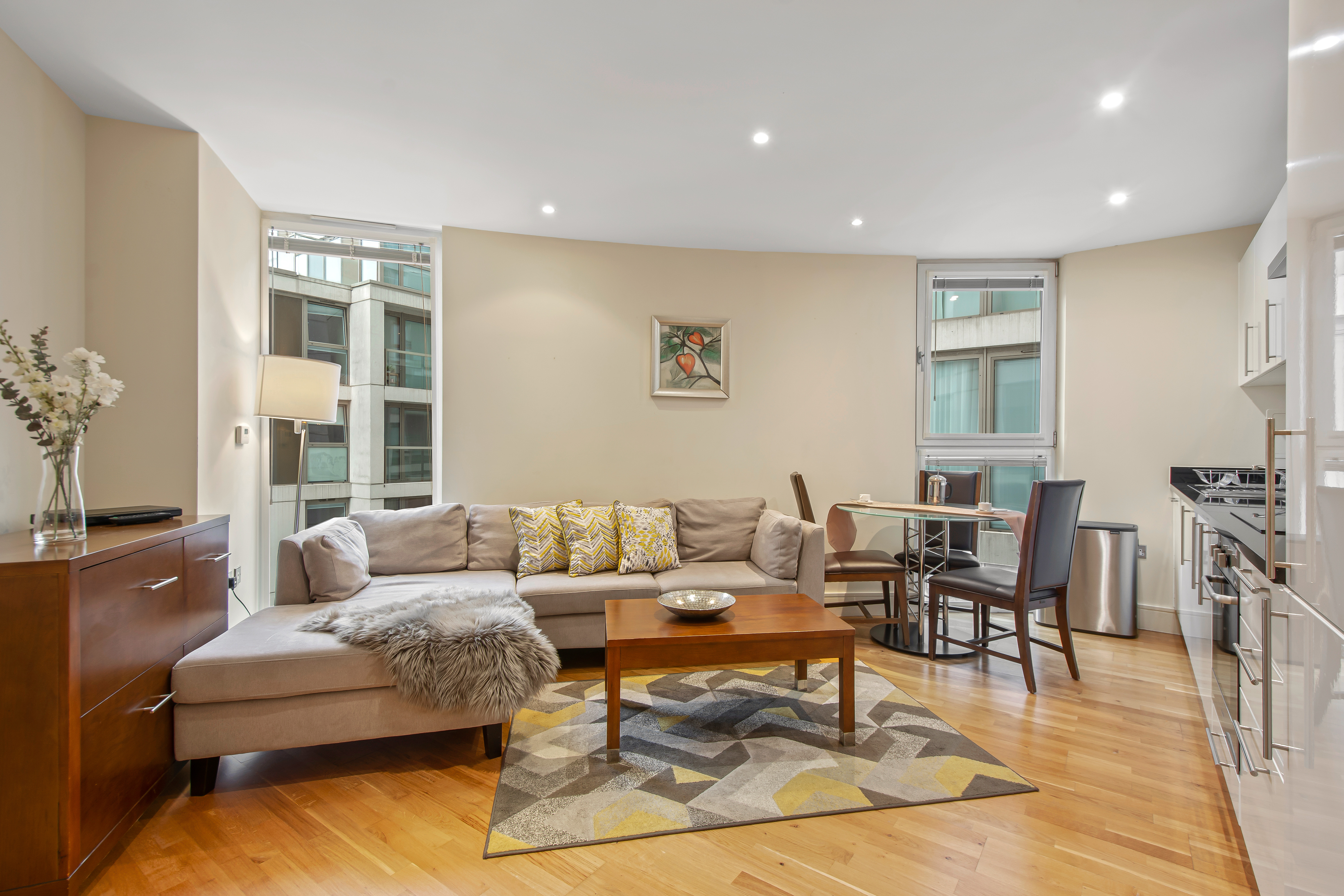 Luxurious Lanterns Court Two-Bedrooms Apartments 32/50