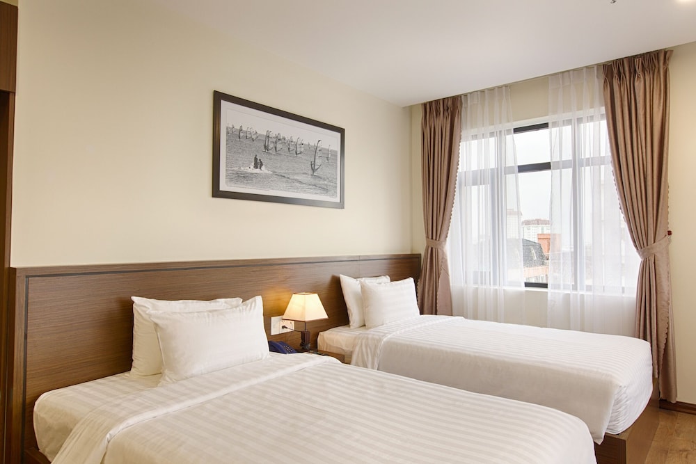 EXECUTIVE, TWIN BEDS