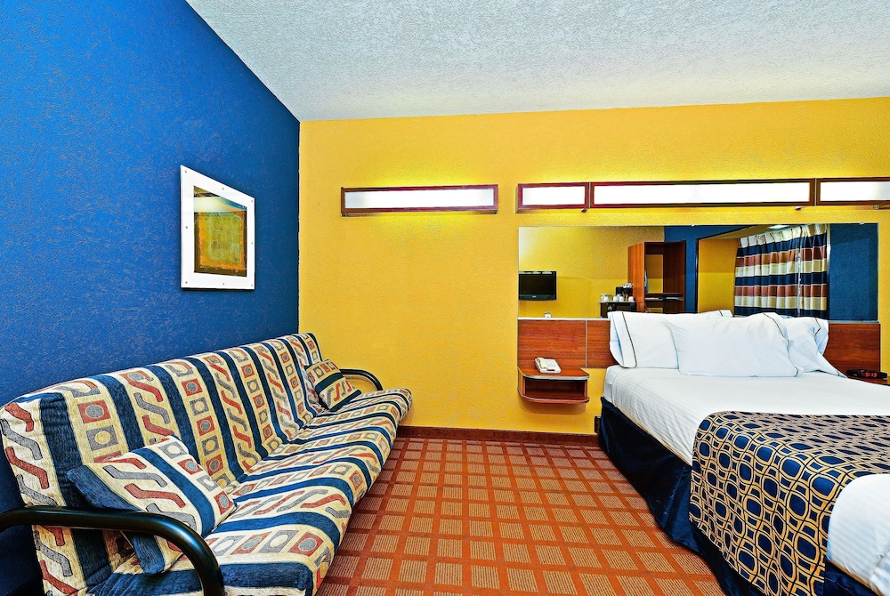 Microtel Inn & Suites by Wyndham New Braunfels 12/38