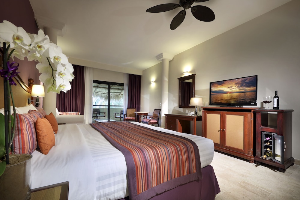 Family Selection At Grand Palladium Vallarta Resort Spa All Inclusive 9/50