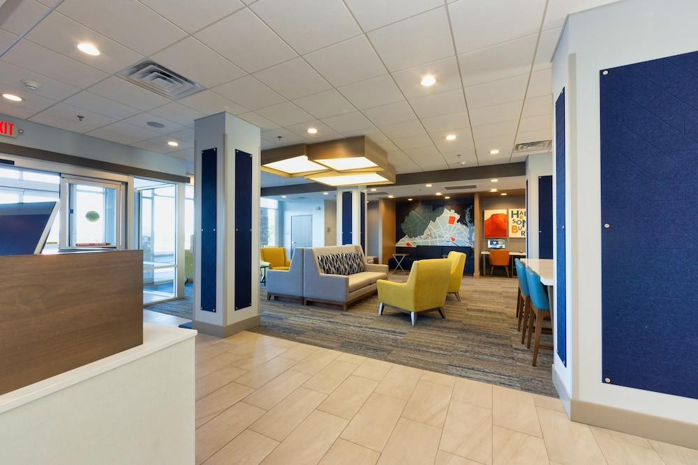 Holiday Inn Express Suites Harrisonburg University Area 11/54