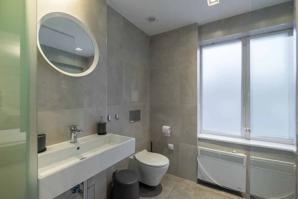 R34 Boutique Hotel 46/50
