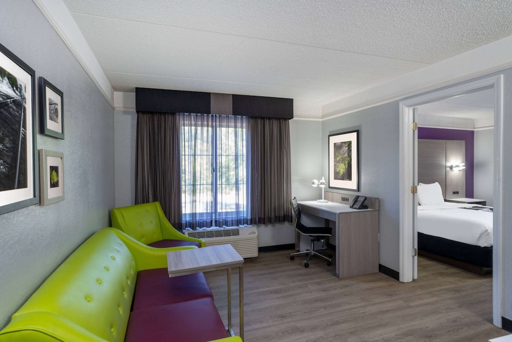 جناح عائلي بسرير كينج، La Quinta Inn & Suites by Wyndham Birmingham Hoover 4/6