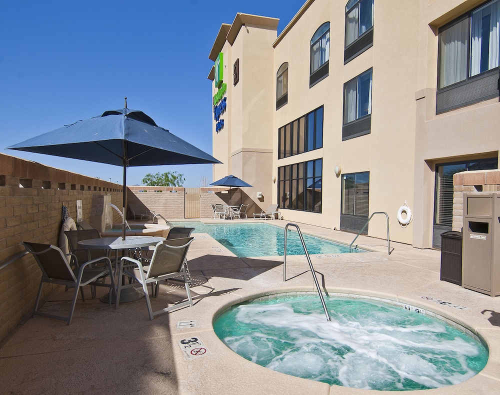 Holiday Inn Express Suites Oro Valley Tucson North Ex Wingate By Wyndham Tucson North Oro Valley 45/46