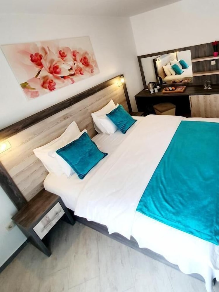 BOUTIQUE HOTEL MOMENTUM by Aycon 61/195