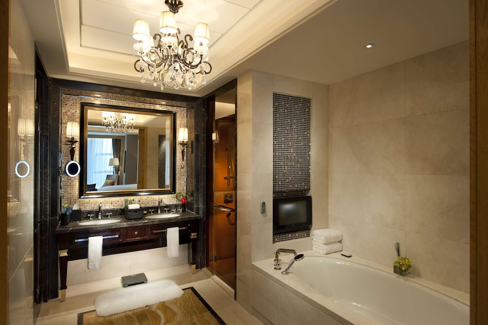 Hilton Nanjing 18/98