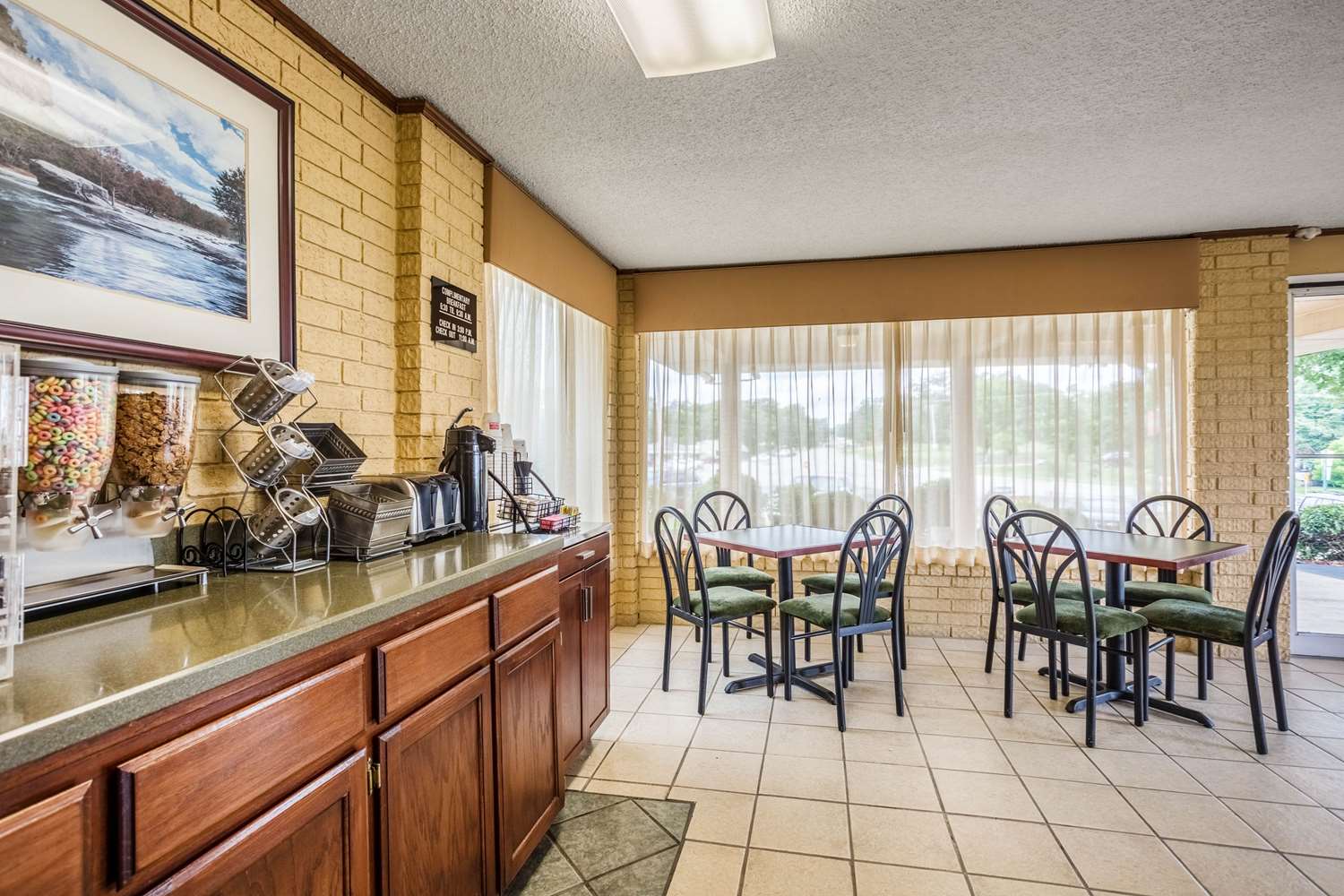 Days Inn by Wyndham Batesville AR 7/13