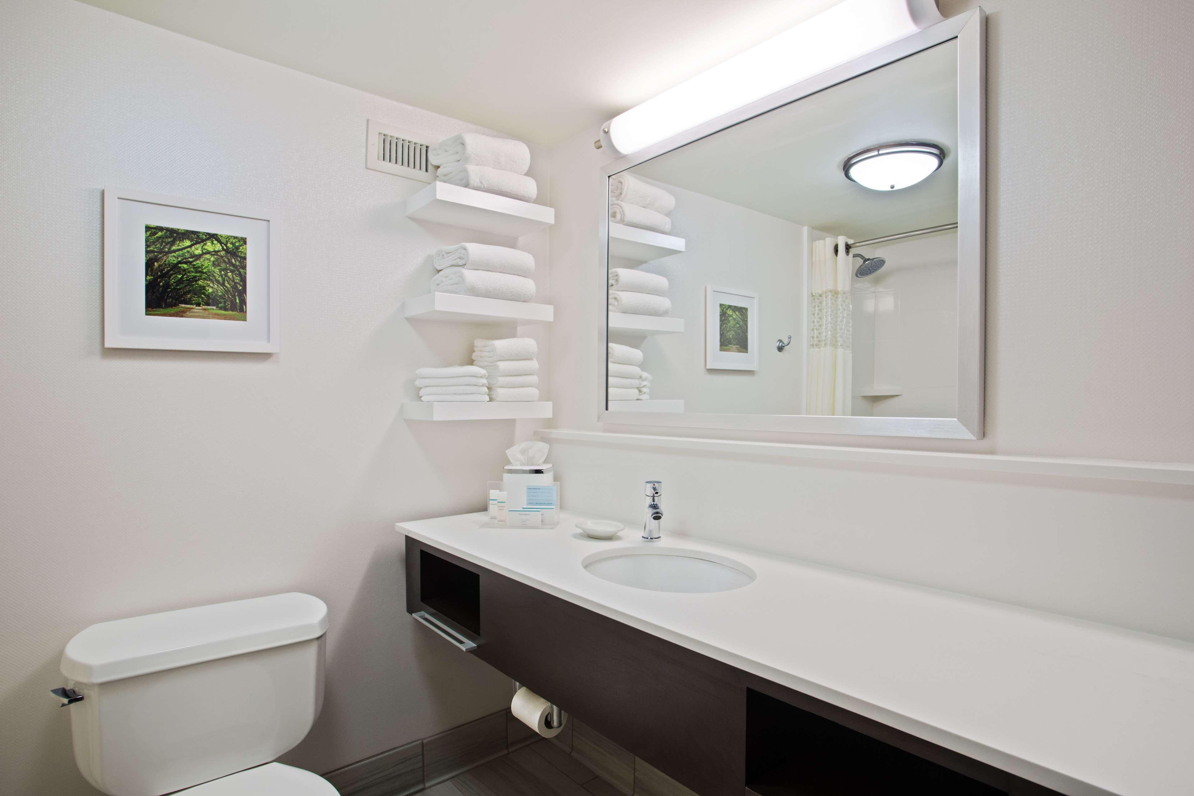 غرفة بسريرين مزدوجين