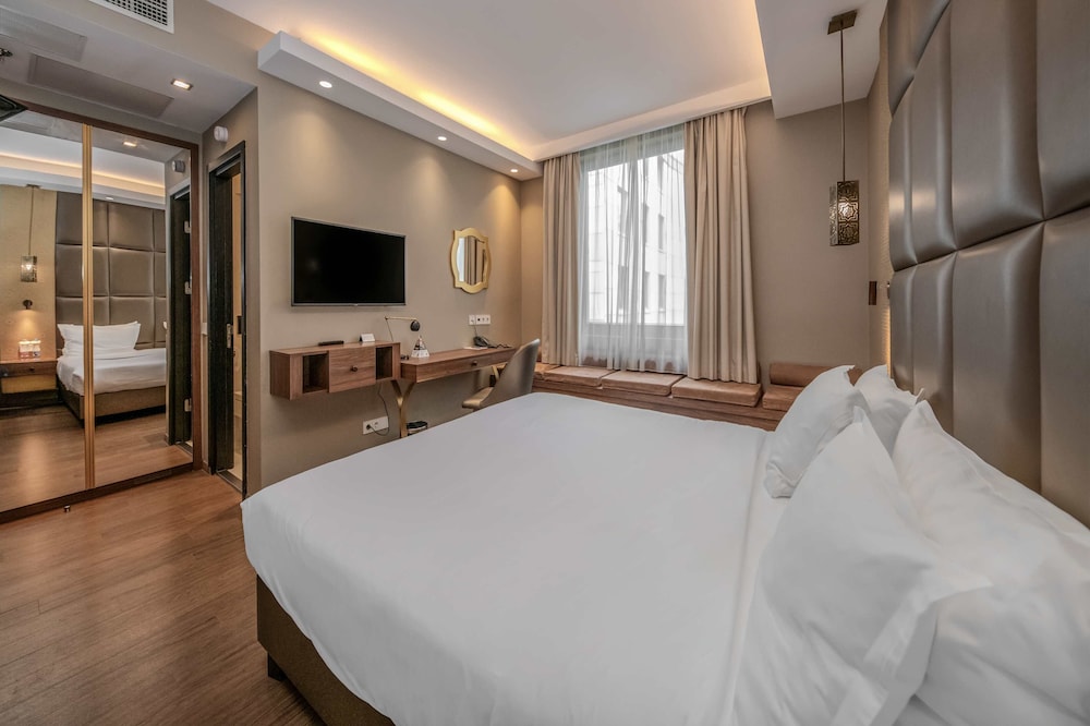 DELUXE, DOUBLE BED