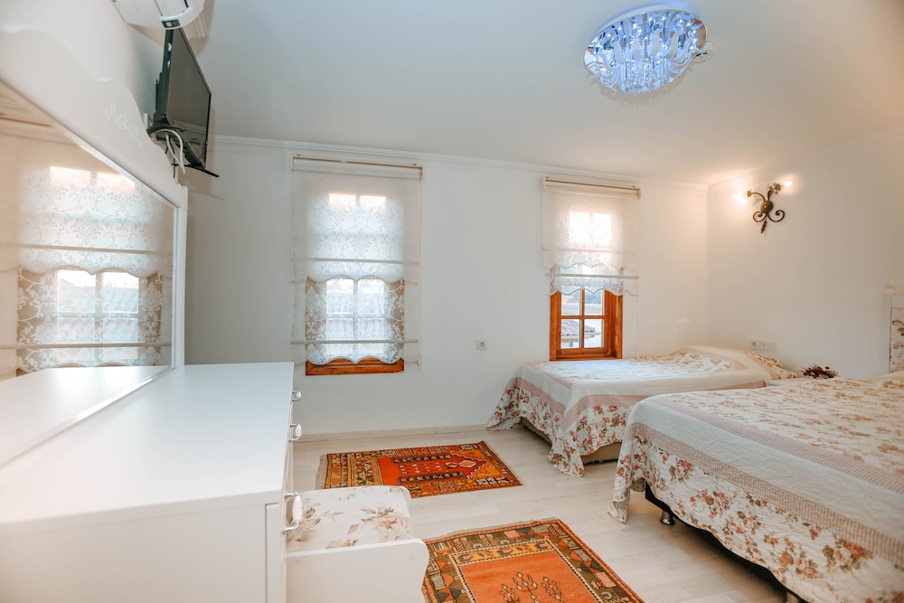 Patio Hotel 7/28