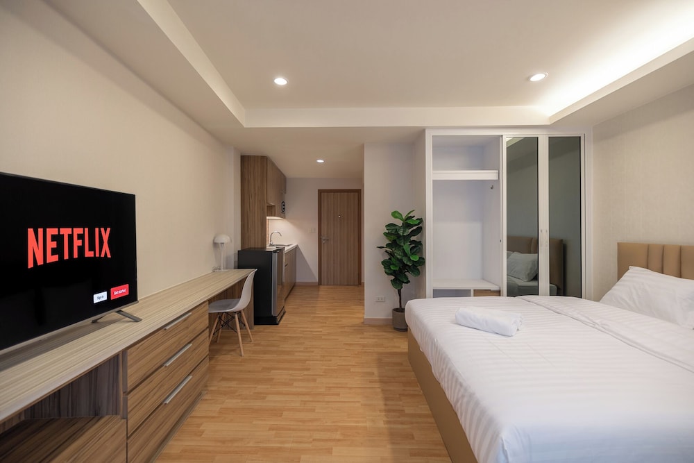 Room, King Bed, Balcony