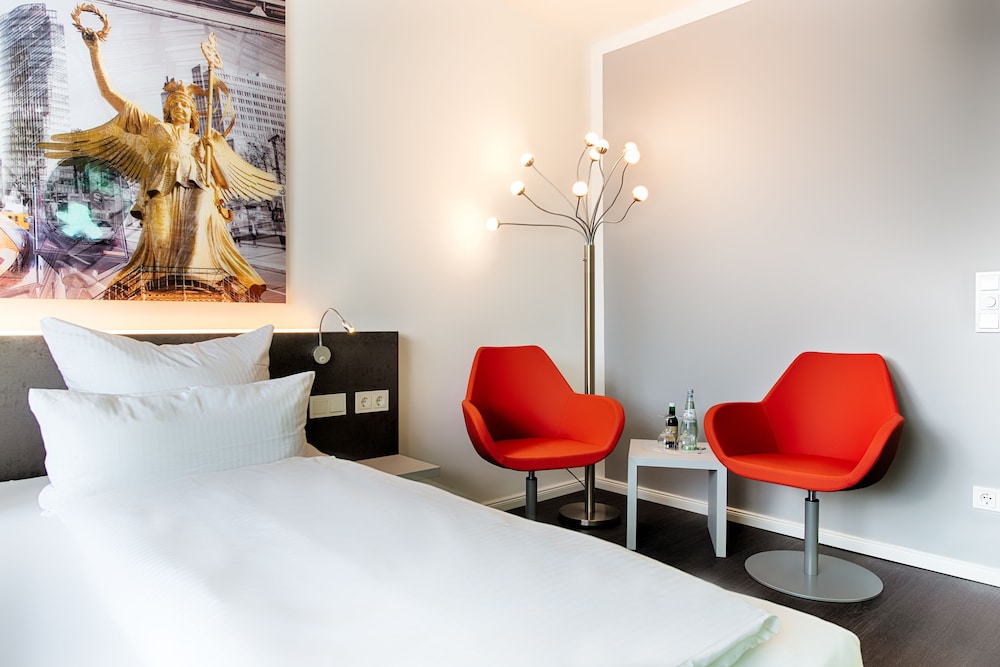 Carolinenhof Hotel 32/68