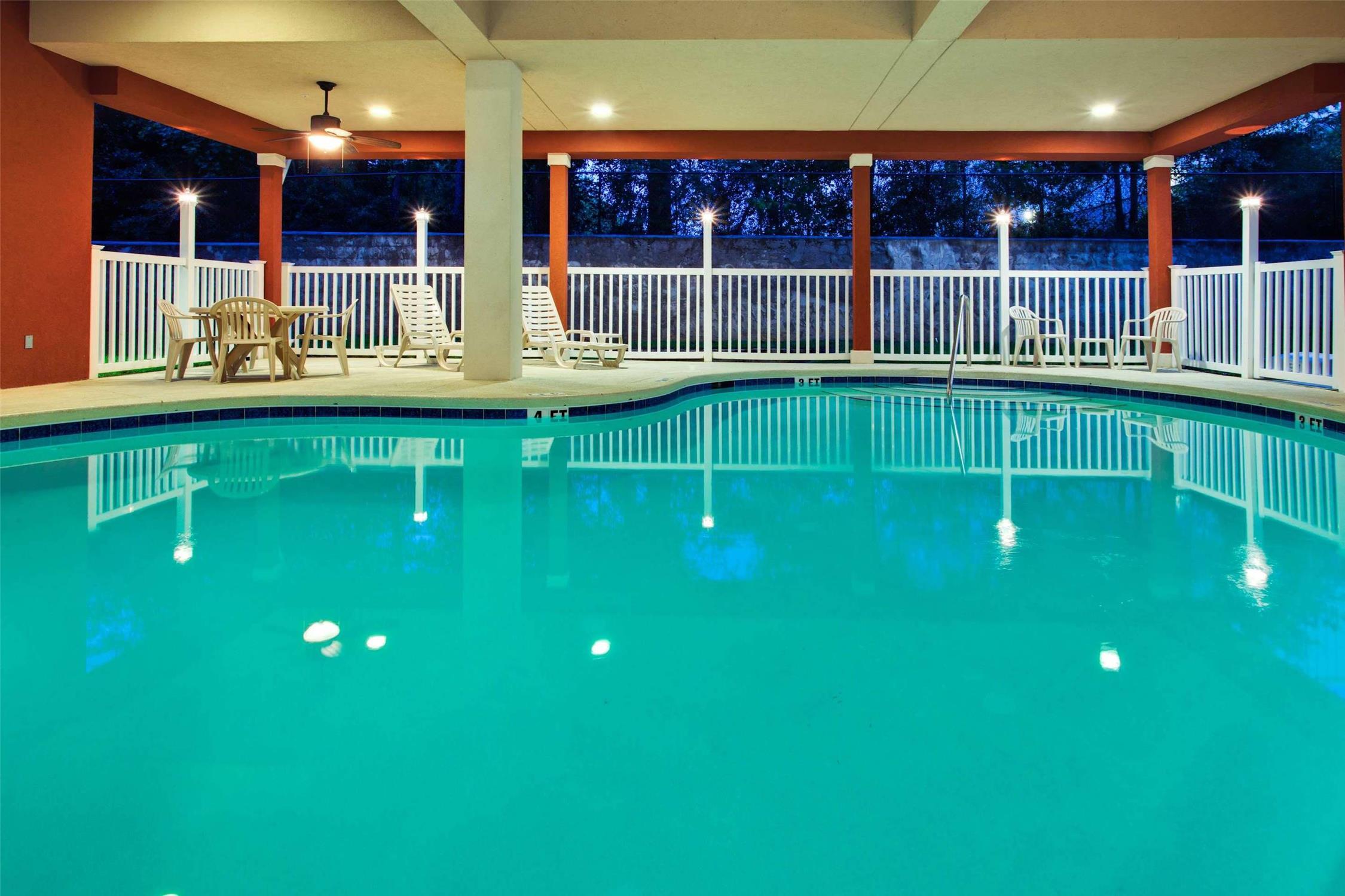 Country Inn and Suites by Radisson Tallahassee University Area FL 12/31