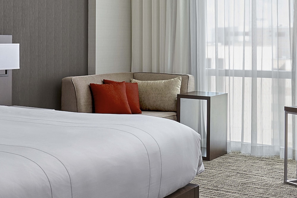 Room at CALGARY AIRPORT MARRIOTT IN-TERMINAL HOTEL, CALGARY