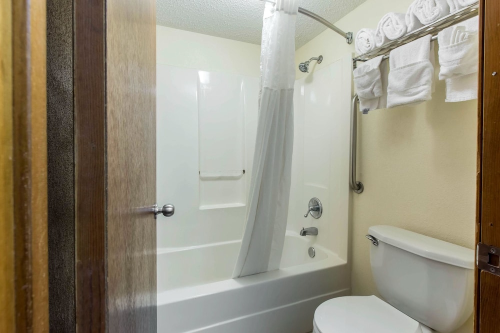 Quality Inn Cordele 12/34
