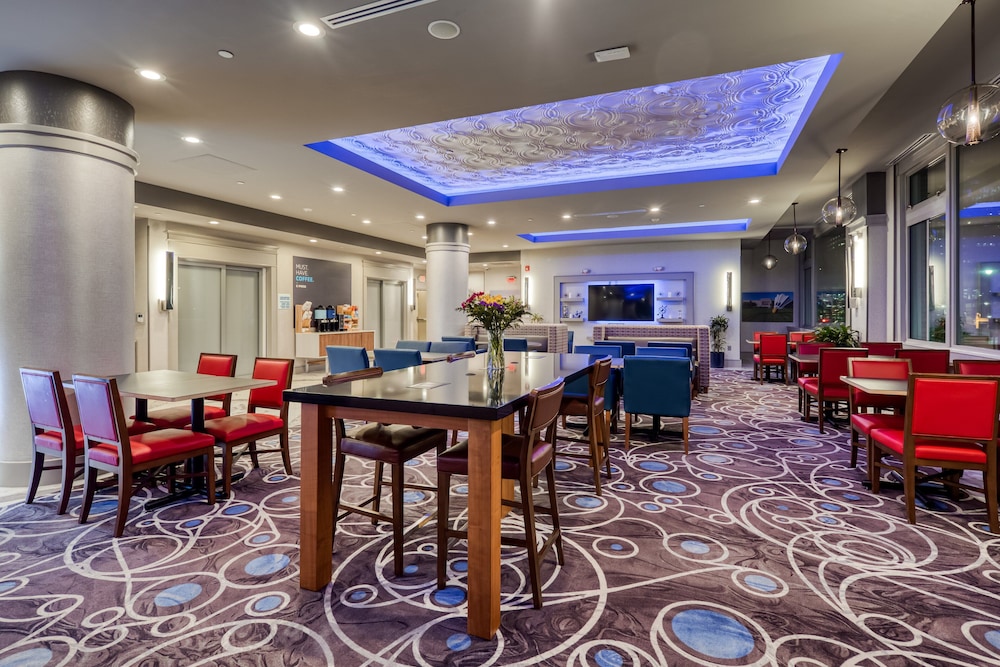 HOLIDAY INN EXPRESS KANSAS CITY DOWNTOWN 51/72